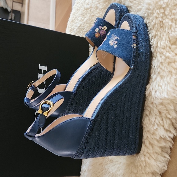 Adorable NWT IOB Coach Kit Wedge Print Denim Sandals ๐๐ผ - Picture 12 of 16